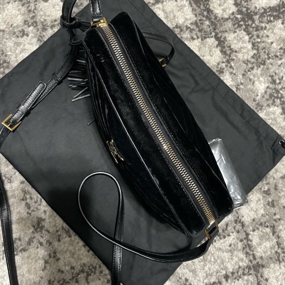Saint Laurent Velvet Lou camera bag - Picture 5 of 9